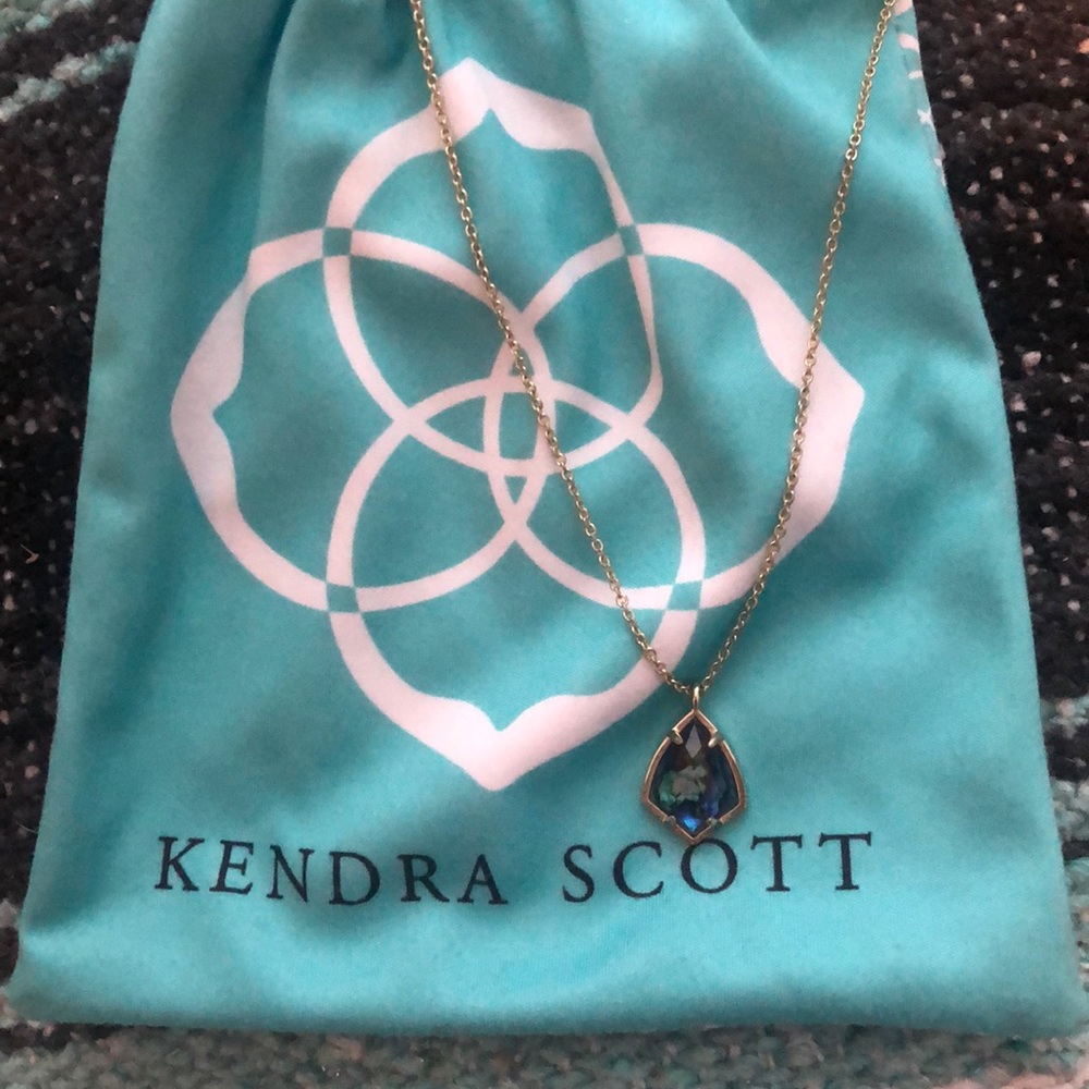 Kendra Scott necklace